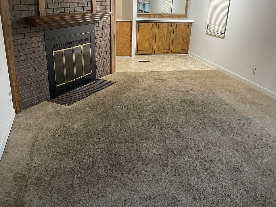 1st image of 102 Acorn Ln