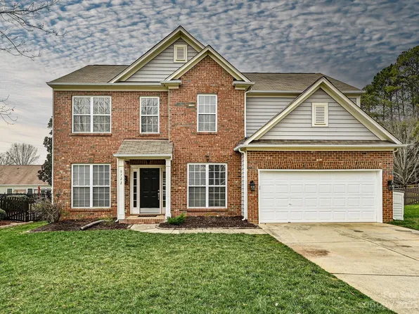 9722 Woodend Ct, Charlotte, NC 28277