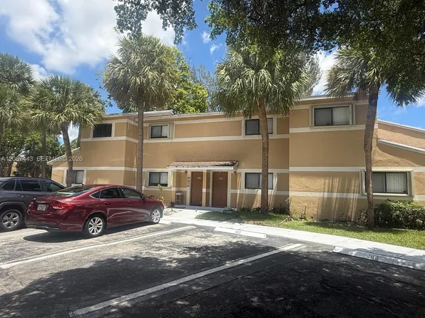 203 Palm Cir E, Hollywood, FL 33025
