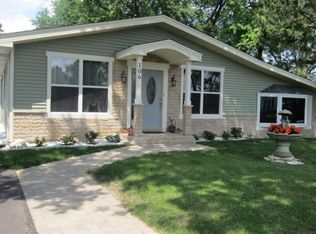 106 69th St, Darien, IL 60561