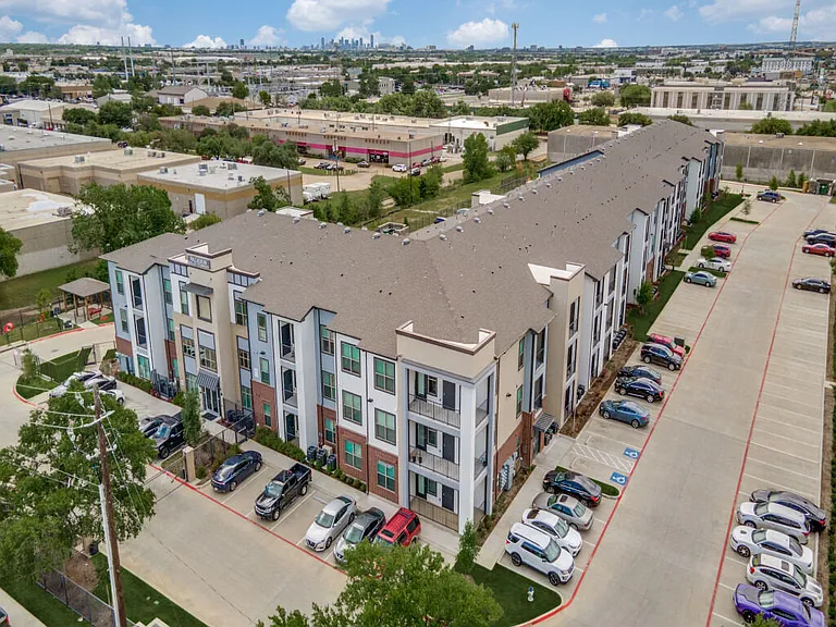 Palladium Dallas Stemmons — Photo 13