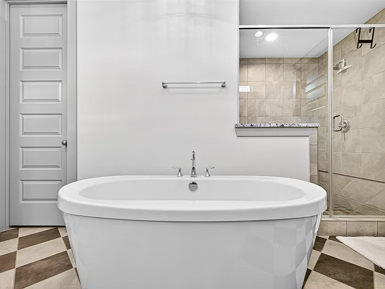 2072 Laurie Darlin Dr — Photo 15