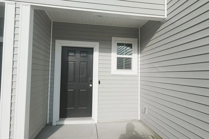 4 bed, 2.5 bath, 1865 sqft, $2,400 — Photo 4