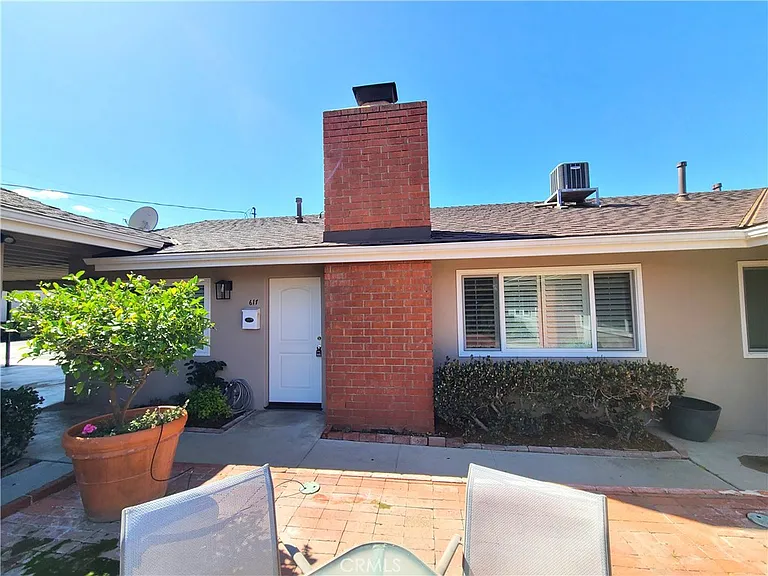 617 Pine Ave — Photo 2