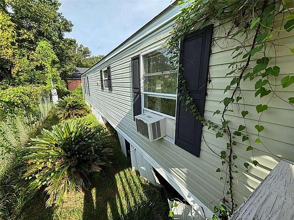 5th image of 901 S George Ave