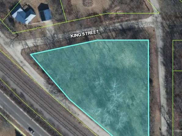609 E Lake St, Woodstock, IL 60098