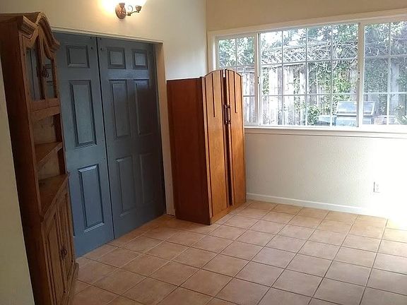 4th image of 1077 Valley Forge Dr
