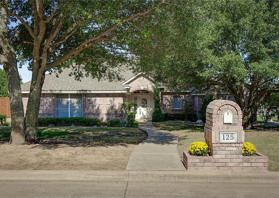 1st image of 125 Honeysuckle Dr