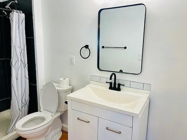 257 Greenfield Ln #B — Photo 2