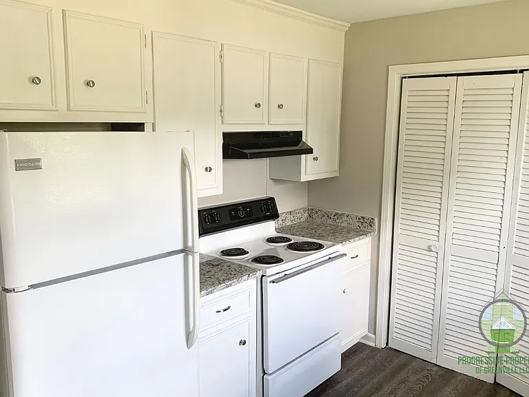 310 Devonwood Ct — Photo 6