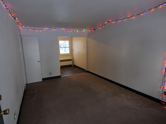 2nd image of 82 Dunbar Ave W