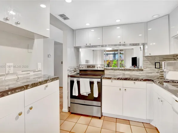 10525 SW 112th Ave APT 117, Miami, FL 33176