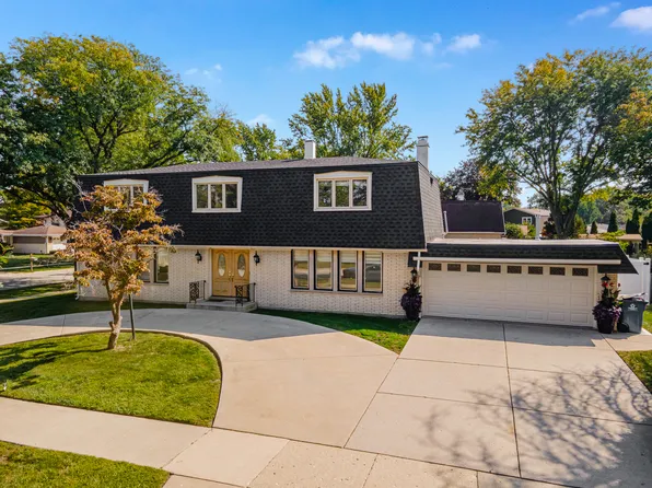 1817 E Maya Ln, Mount Prospect, IL 60056