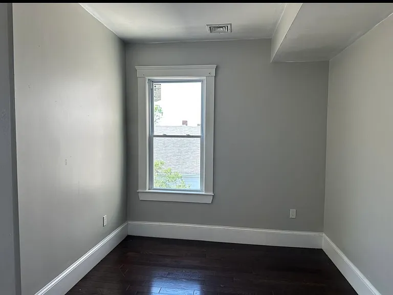 181 Chelsea St #3 — Photo 7