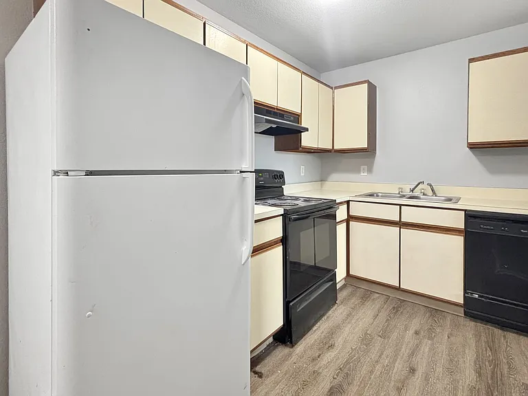 1018 Abbey Ct #1 — Photo 2