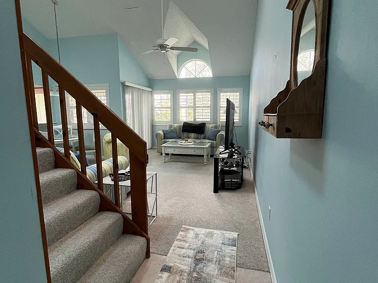 1924 Westminster Cir #6 — Photo 3