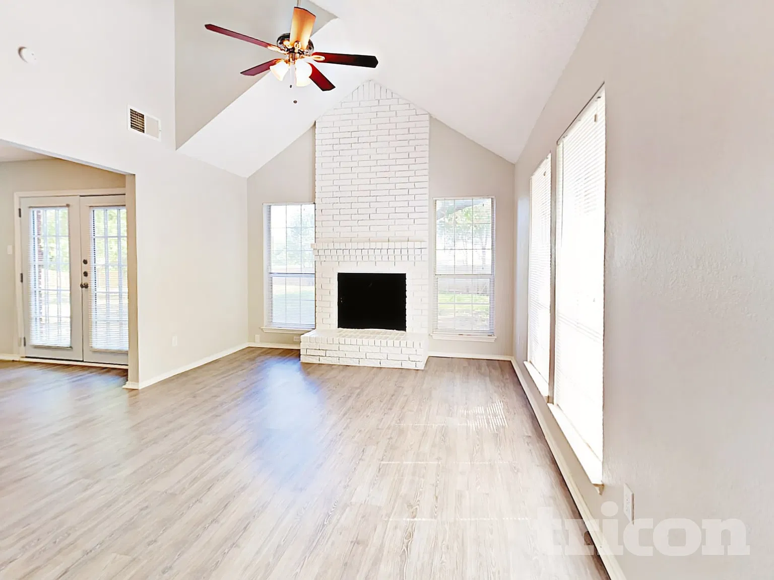 900 Freshwood Court Arlington TX — Photo 3