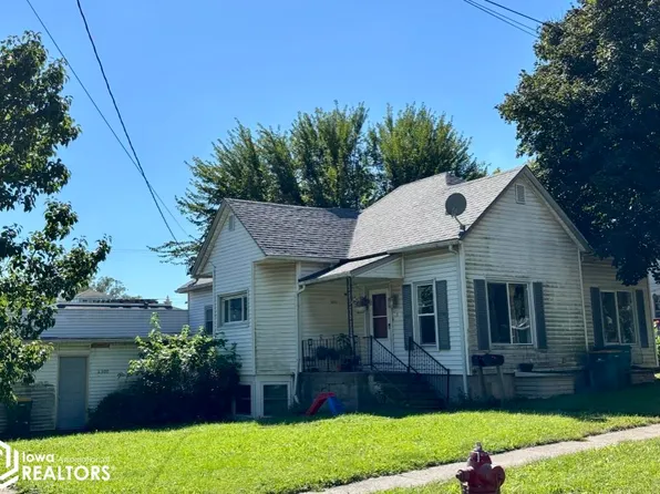 300 W Kirkwood Ave, Fairfield, IA 52556