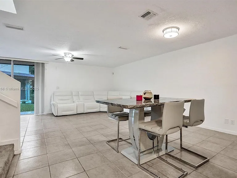 1233 Hampton Blvd — Photo 8