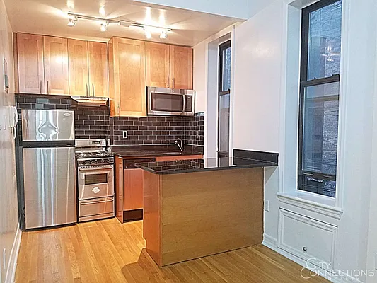 Rented by City Connections Realty | media 32