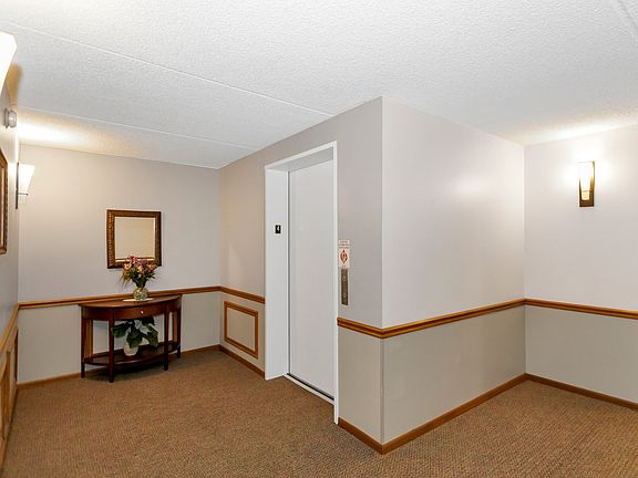 5th image of 6433 W Belle Plaine Ave APT 404