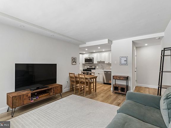 3rd image of 2101 Chestnut St Unit 303
