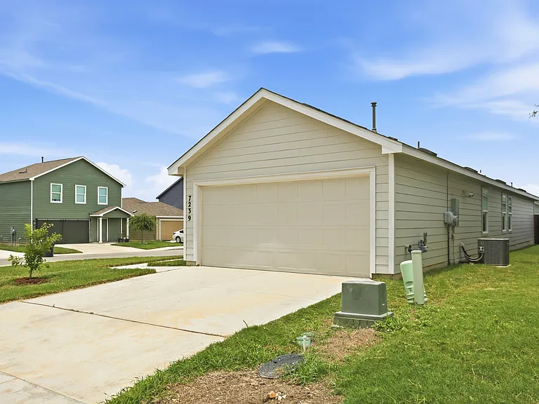 7239 Satellite Way — Photo 3