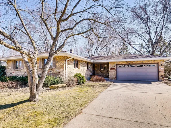 2592 Oak Dr, White Bear Lake, MN 55110