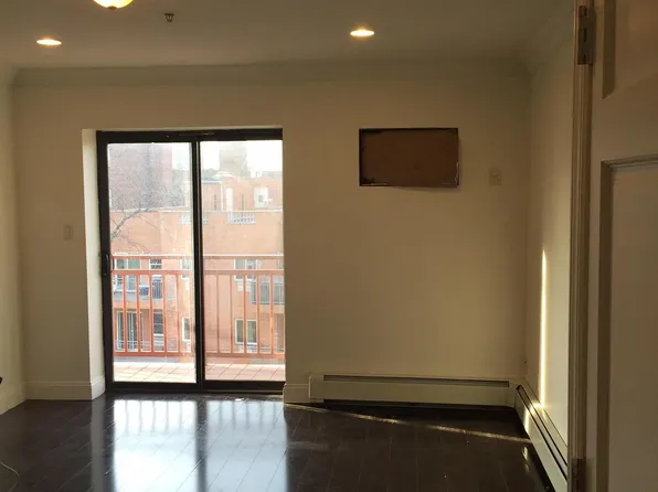 141-16 84th Dr, Jamaica, NY 11435