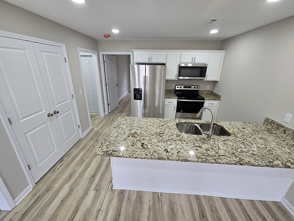 2nd image of 305 4th St