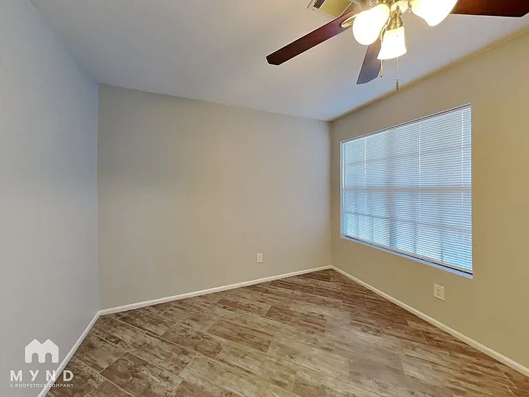 2265 W Ross Ave — Photo 15