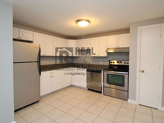 4th image of 912 White Cedar Blvd