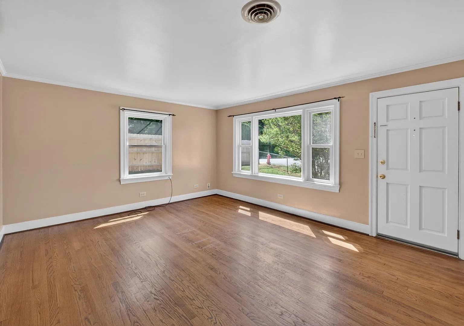 511 Stonehenge Avenue — Photo 4