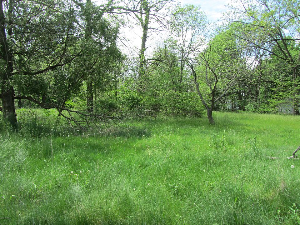 2nd image of 371 32nd St N