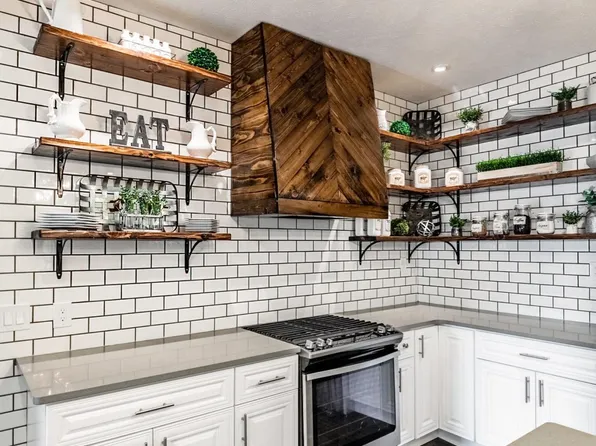 304 N 43rd St, Omaha, NE 68131