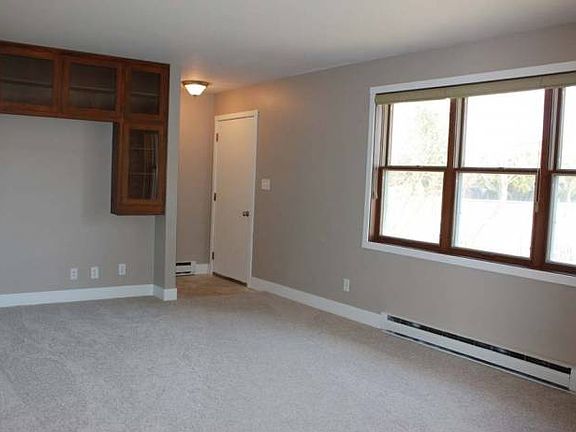 3rd image of 530 Fairview Dr