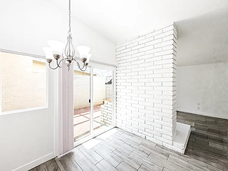 4202 N 27th St #11 — Photo 9