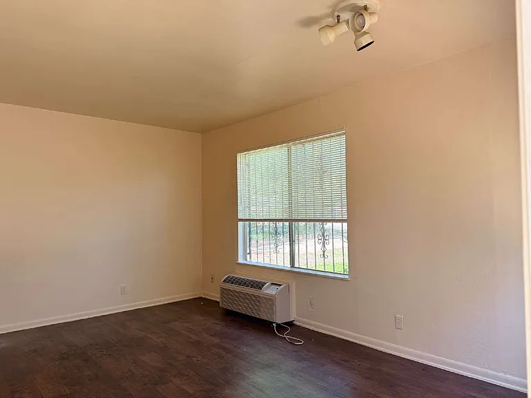 606 Morningview Dr — Photo 7
