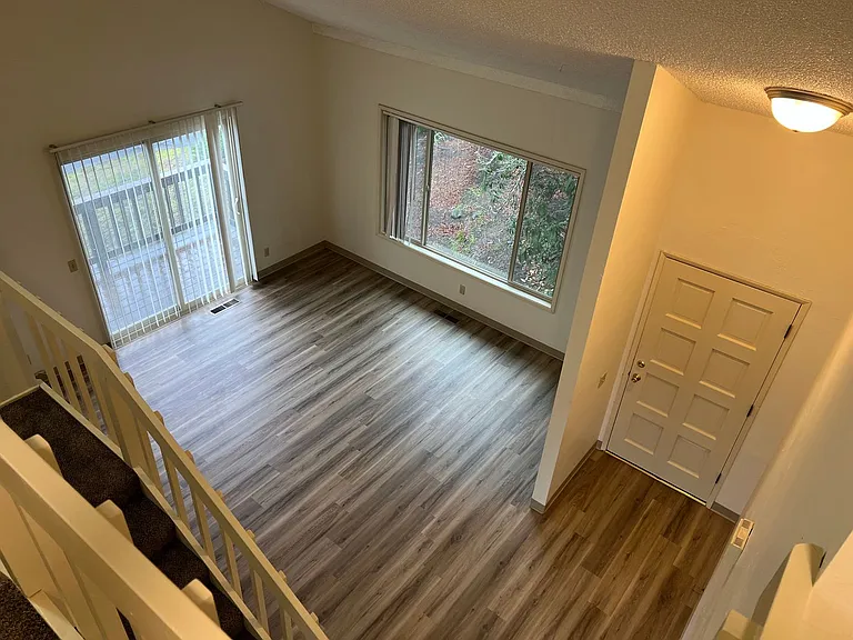 3960 University St — Photo 4