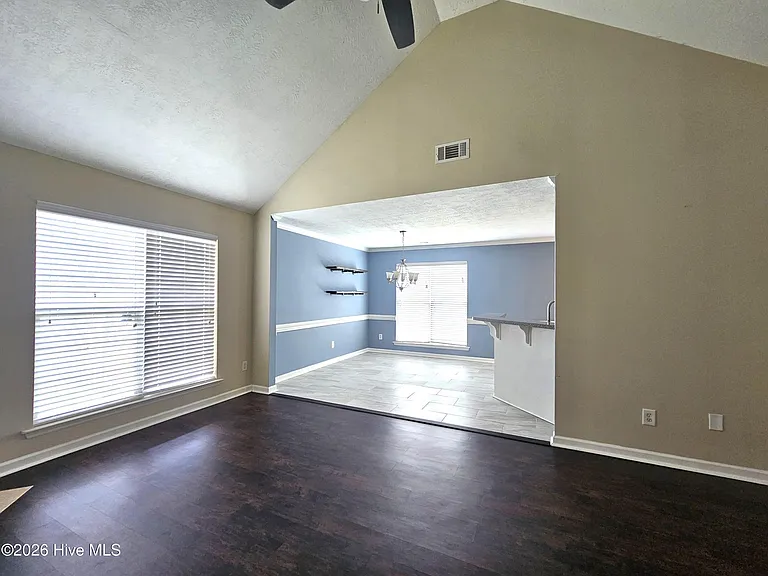 770 Michelle Ct — Photo 4