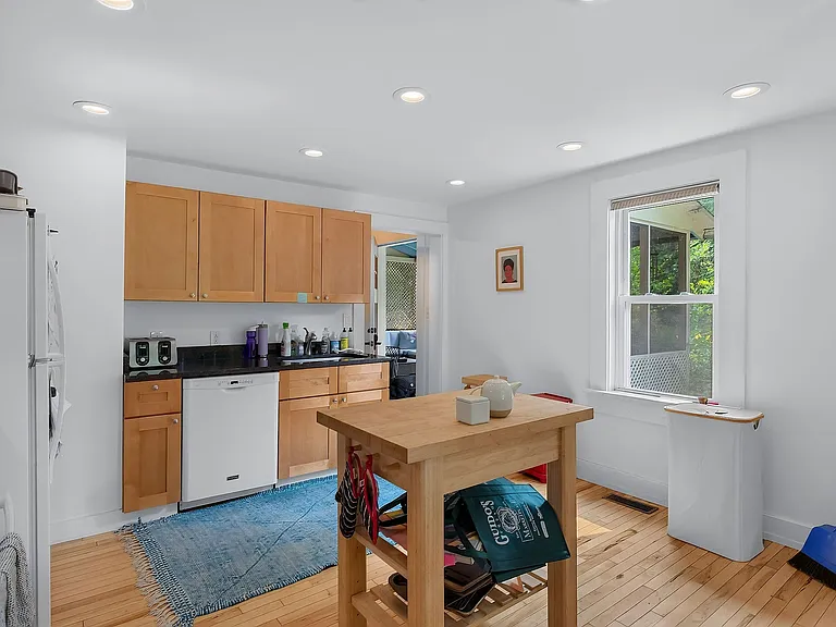 392 Park St #A — Photo 10