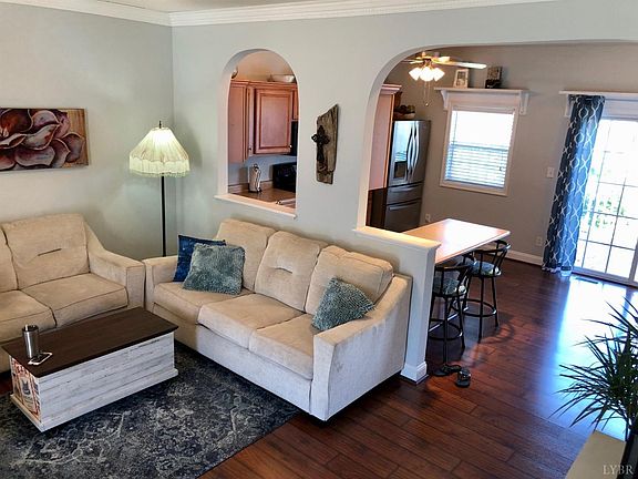 3rd image of 29 Logan Ln