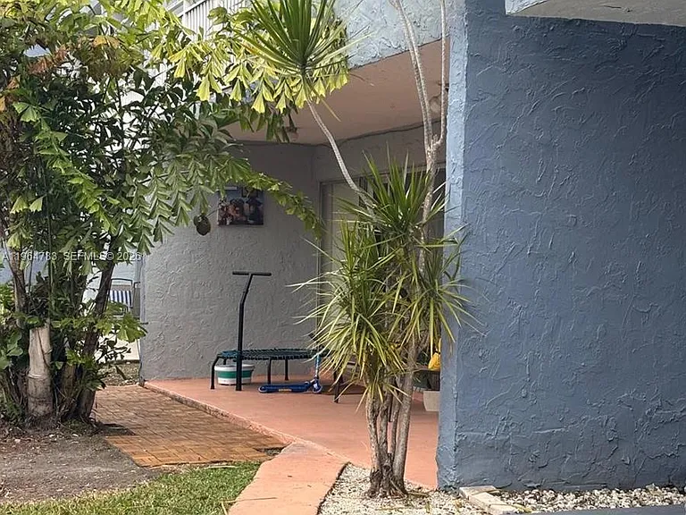 9365 Fontainebleau Blvd #E105 — Photo 20