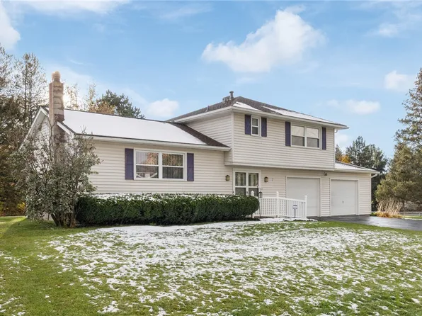 7 Readonna Ln, Penfield, NY 14526