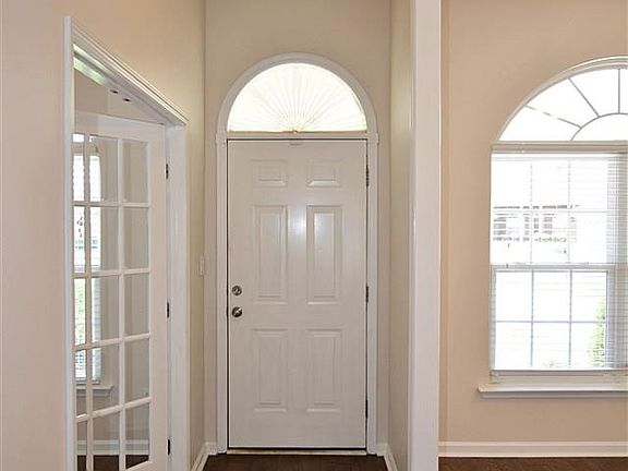3rd image of 103 Hoven Ct