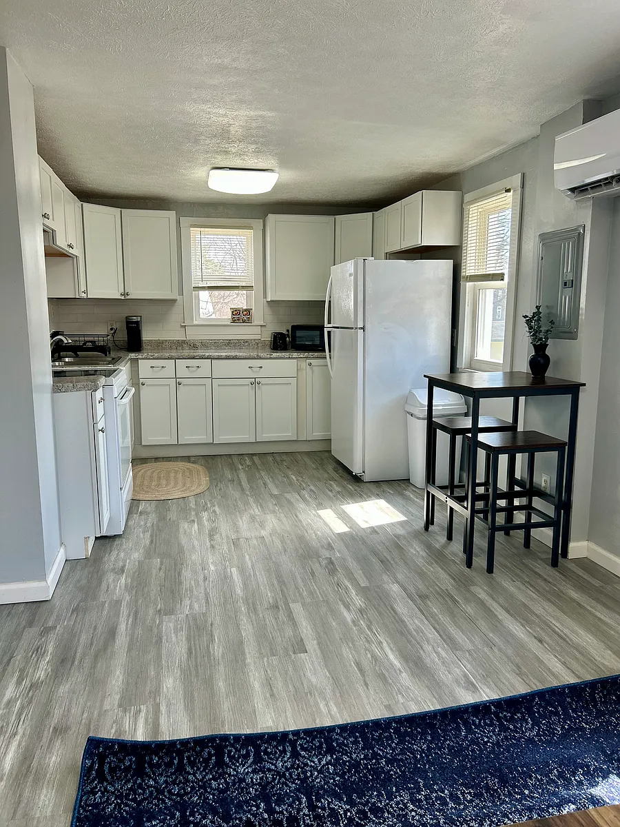 Primary Photo - 614 1/2 N Morrison St #1