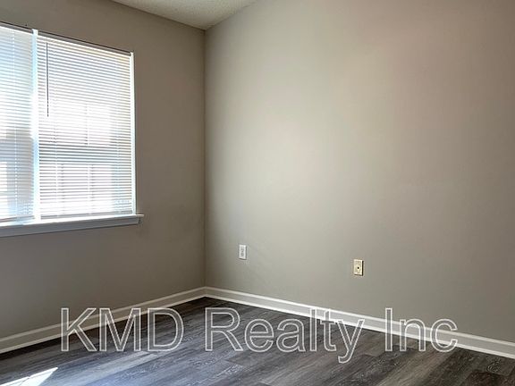 3rd image of 7699 Petrea Ln