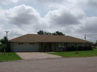 805 N Walker Ave, Lone Wolf, OK 73655