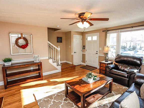 3rd image of 802 Foxtail Ln #2