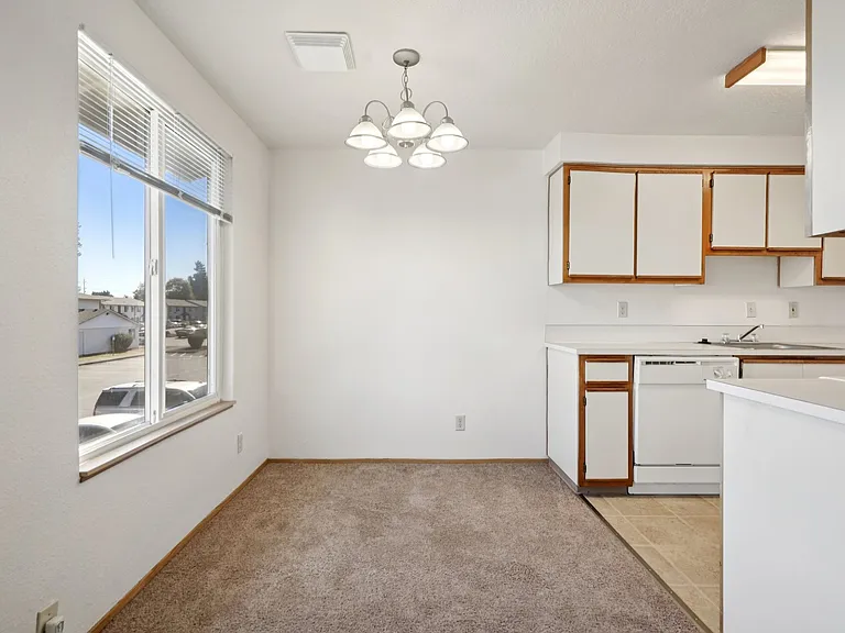 Cedar Court Apartments — Photo 17
